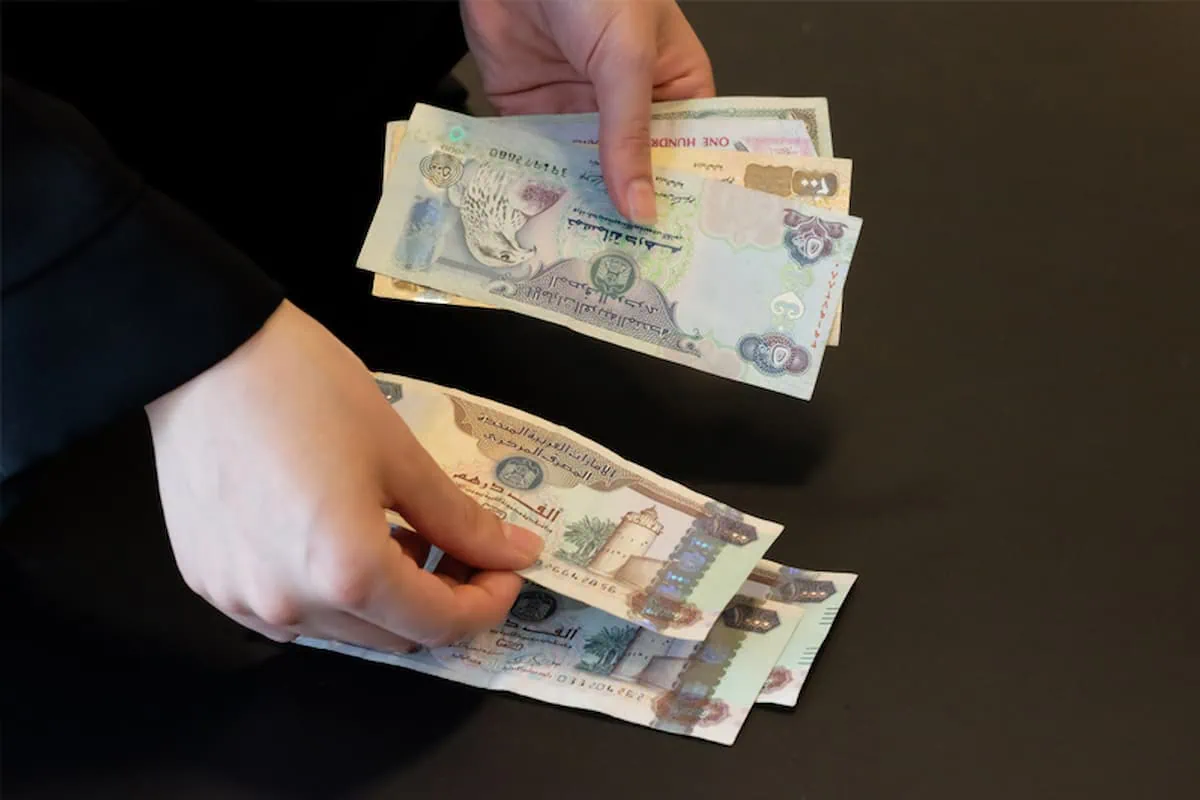 صرف 300 درهم هدية
