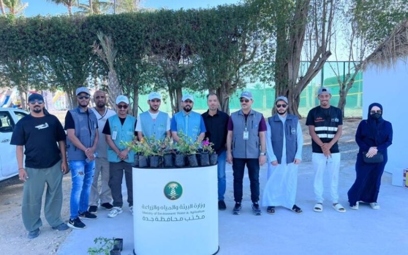 <p><strong>"تنمية مستدامة: بيئة جدة توزع 300 شتلة زراعية لزوار شاطئ المحازم، وبيئة الطائف تزرع 250 شتلة كسياج نباتي لدعم المزارعين"</strong></p> 2 <p><strong>"تنمية مستدامة: بيئة جدة توزع 300 شتلة زراعية لزوار شاطئ المحازم، وبيئة الطائف تزرع 250 شتلة كسياج نباتي لدعم المزارعين"</strong></p>