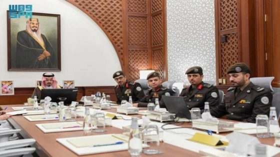 أمير المدينة يستعرض تقريرًا حول المقر الجديد لـ 'الأمن البيئي'