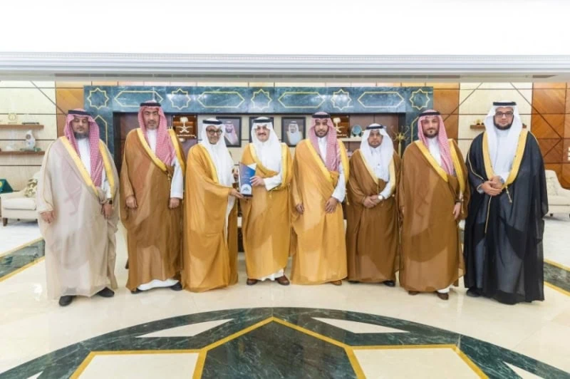 أمير المنطقة الشرقية يلتقي بأعضاء مجلس إدارة جمعية دارك للإسكان التنموي