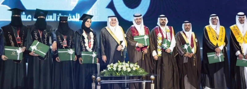 أمير تبوك: المملكة فرصٌ لا تنتهي لتحقيق الأحلام للخريجين