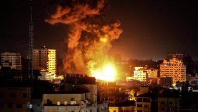 استشهاد 16 فلسطينيًا جراء قصف الاحتلال الإسرائيلي لمنزل ومركز إيواء