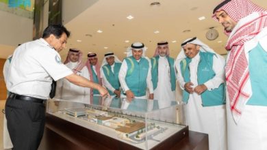 الجاسر يتفقد المركز الإعلامي بمجمع صالات الحج والعمرة استعدادًا لإطلاق موسم الحج