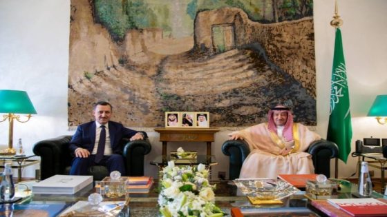 الخريجي يناقش مع السفير التركي القضايا ذات الاهتمام المشترك