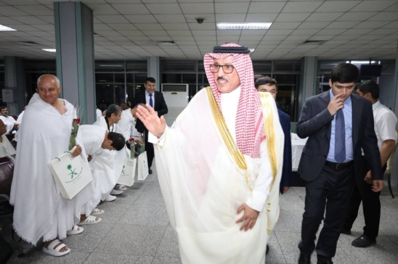 السفير الرشيدان يشارك في وداع أول فوج من حجاج طاجيكستان