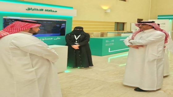 "المدينة" تتابع آخر الاستعدادات النهائية لمعرض "لا تفتح لهم باب" في الطائف.