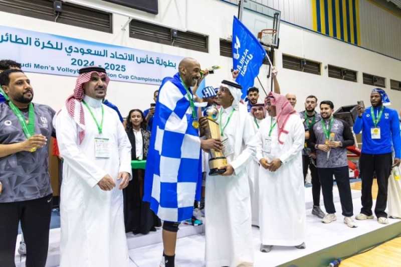 الهلال يحصد كأس الطائرة بعد انتصاره على النصر