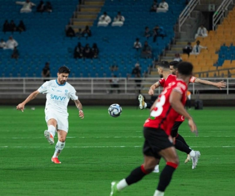 الهلال يحقق انتصاراً ساحقاً على الرائد بخماسية ويبقى في صدارة الترتيب