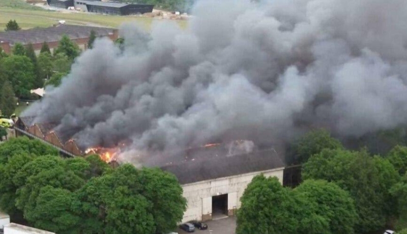 حريق يندلع في قاعدة سابقة تابعة لسلاح الجو الملكي البريطاني حريق يندلع في قاعدة سابقة تابعة لسلاح الجو الملكي البريطاني