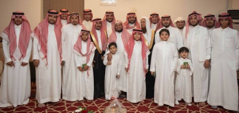 <p><strong>عزيز يحتفل بإبرام عقد قرانه مع كريمة أبو القاسم</strong></p>