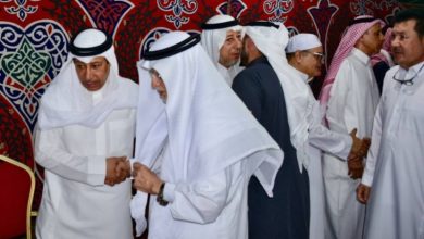 قادة ومؤثرون يشاركون الفنان عبدالله رشاد وأشقائه في مصابهم