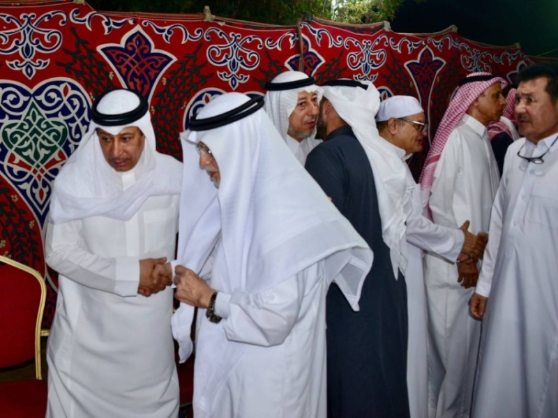 قادة ومؤثرون يشاركون الفنان عبدالله رشاد وأشقائه في مصابهم