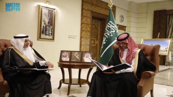 محافظ جدة يستعرض مشاريع تطوير الميناء