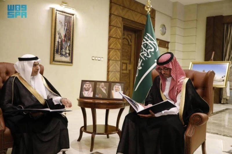 محافظ جدة يستعرض مشاريع تطوير الميناء