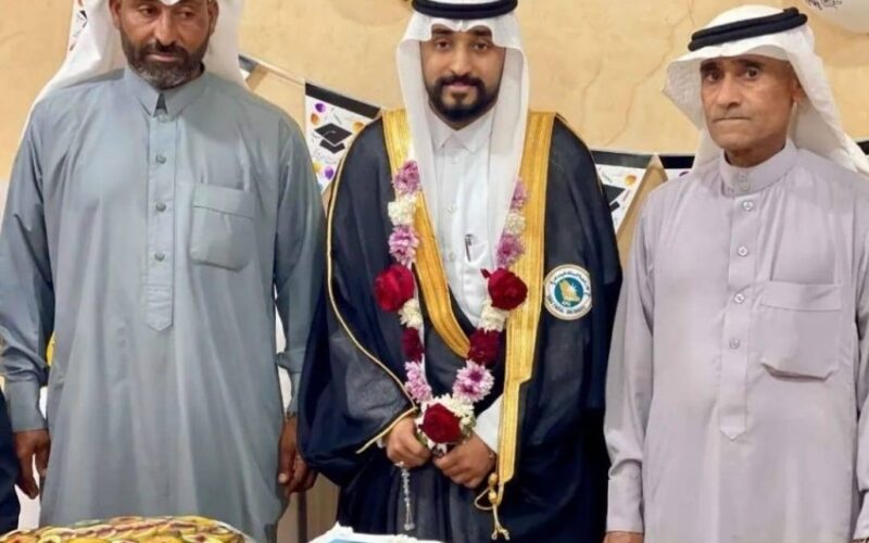 موسى المريحل يهنئ نجله "جعفر" بمناسبة تخرجه من جامعة الملك فيصل 2 موسى المريحل يهنئ نجله “جعفر” بمناسبة تخرجه من جامعة الملك فيصل