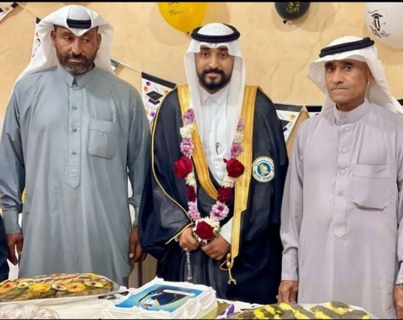 موسى المريحل يهنئ نجله "جعفر" بمناسبة تخرجه من جامعة الملك فيصل