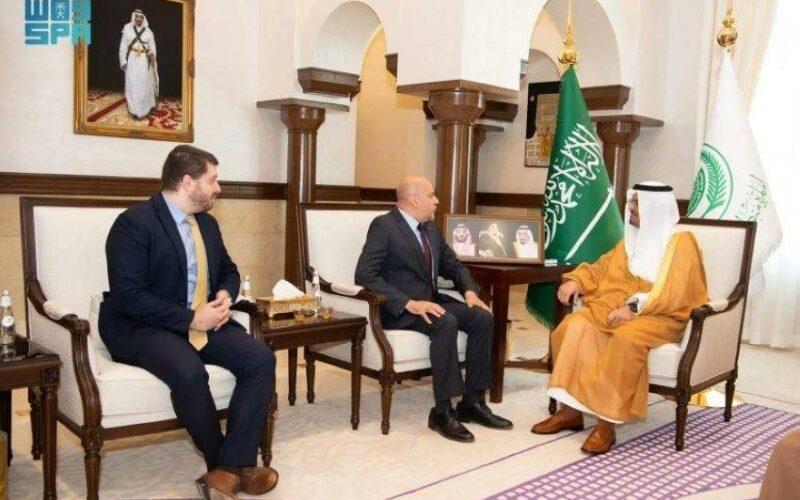 نائب أمير مكة يستقبل القنصل العام الأمريكي لمناقشة الموضوعات ذات الاهتمام المشترك 2 نائب أمير مكة يستقبل القنصل العام الأمريكي لمناقشة الموضوعات ذات الاهتمام المشترك
