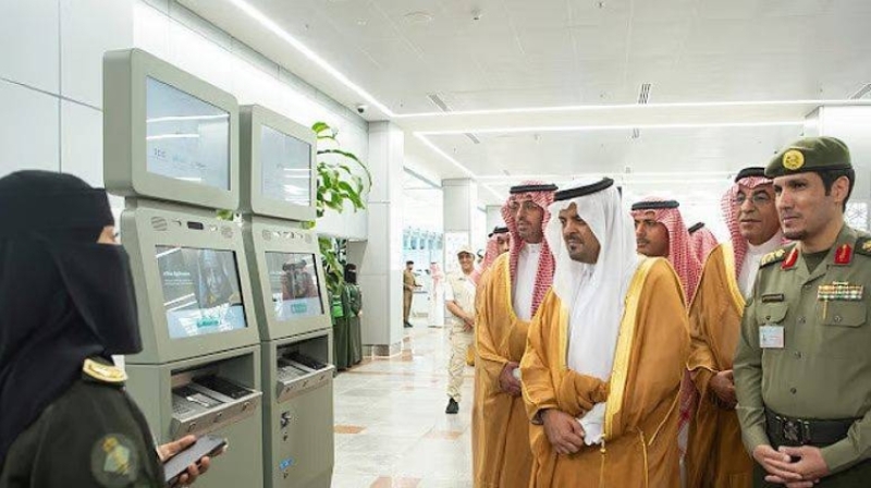 نائب أمير مكة يقوم بجولة تفقدية في صالات الحج والعمرة