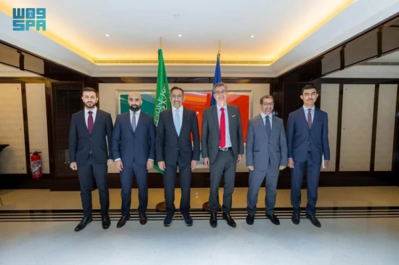 وزير الصناعة والثروة المعدنية يُختتم زيارته الرسمية إلى فرنسا