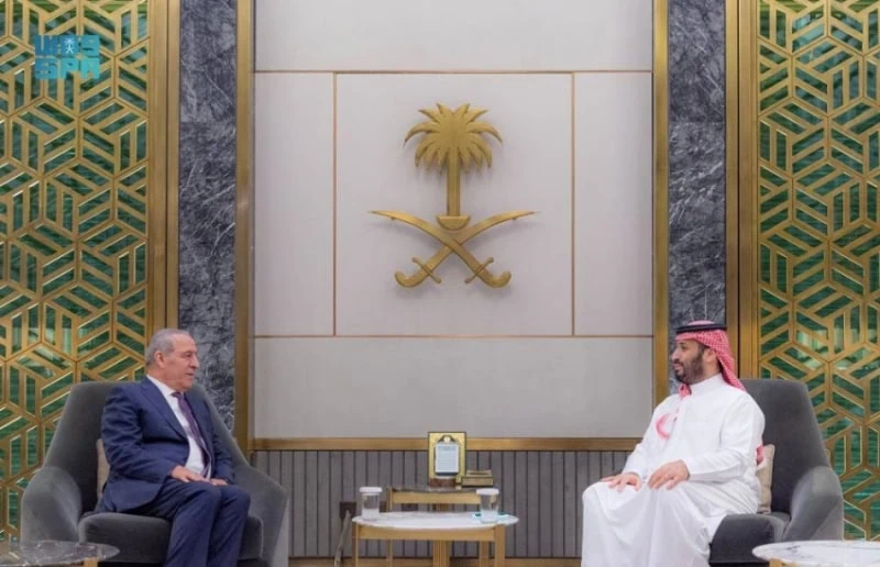 ولي العهد يرحب بنائب رئيس دولة فلسطين