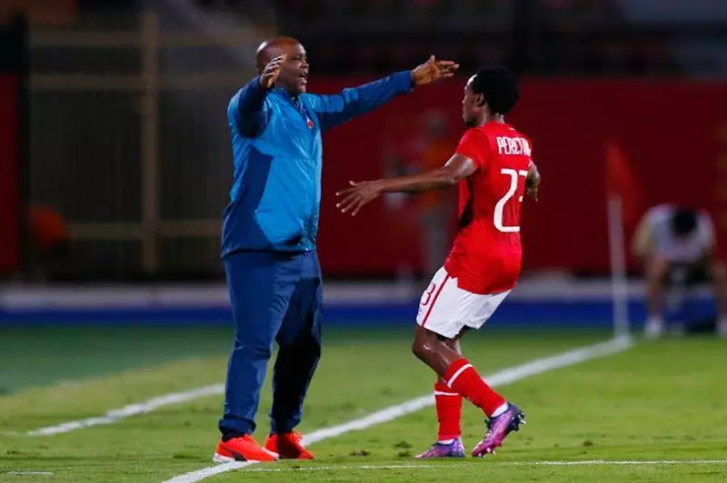 أساطير كرة القدم في جنوب أفريقيا: كايزر تشيفز ومفاوضات تاو وموسيماني