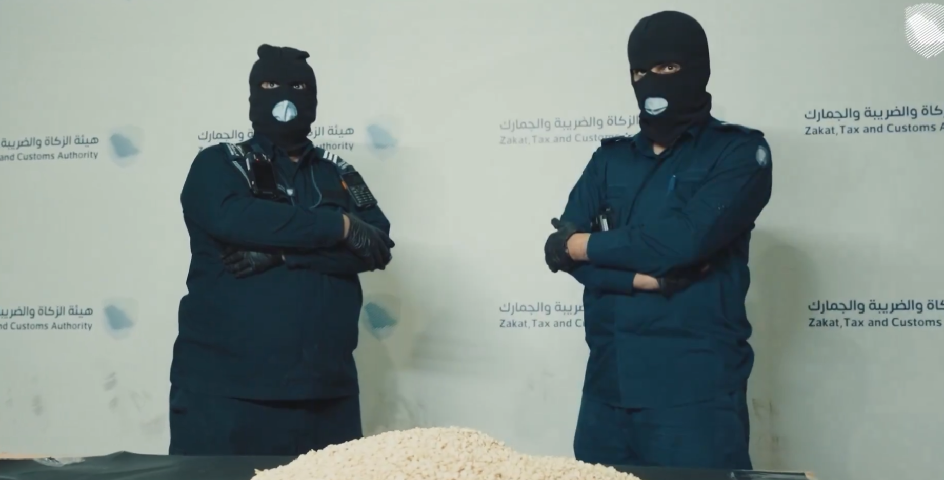 إحباط تهريب 52 ألف حبة إمفيتامين في ميناء ضباء عبر ألواح خشبية