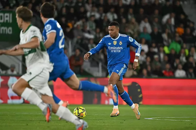 إلتشي يُفاجئ ريال مدريد بتعادل مثير في عقر داره