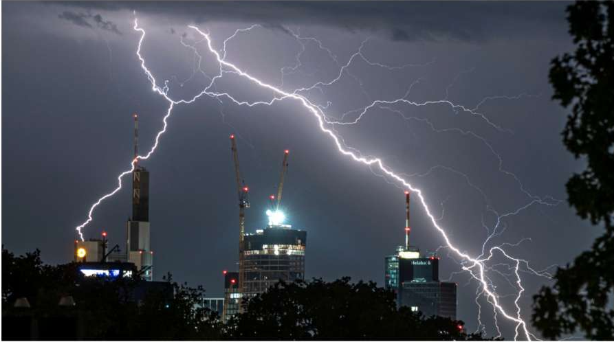 إنذار أحمر بتوقعات أمطار ورياح شديدة على بحرة حتى المساء