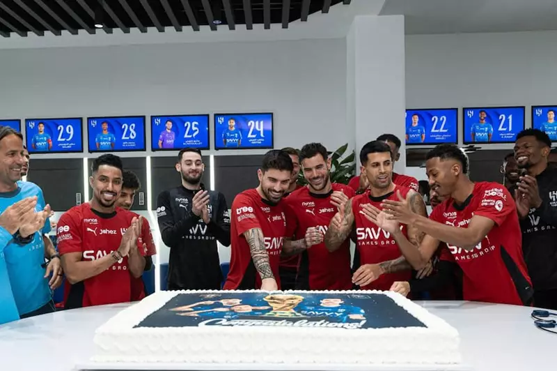 إنزاجي يواجه تحديات صعبة بسبب غيابات مؤثرة في الهلال قبل مباراة الفتح