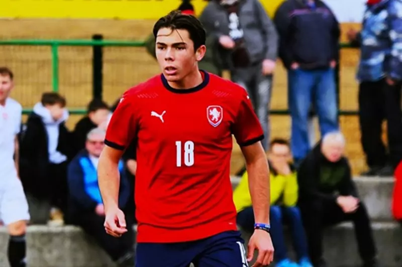 إيطاليا تراقب بقلق: بوفون الصغير يُحقق إنجازات مذهلة مع التشيك