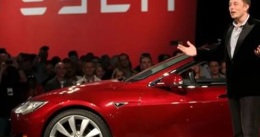 إيلون ماسك يؤكد استرداد سام ألتمان لثمن تيسلا رودستر