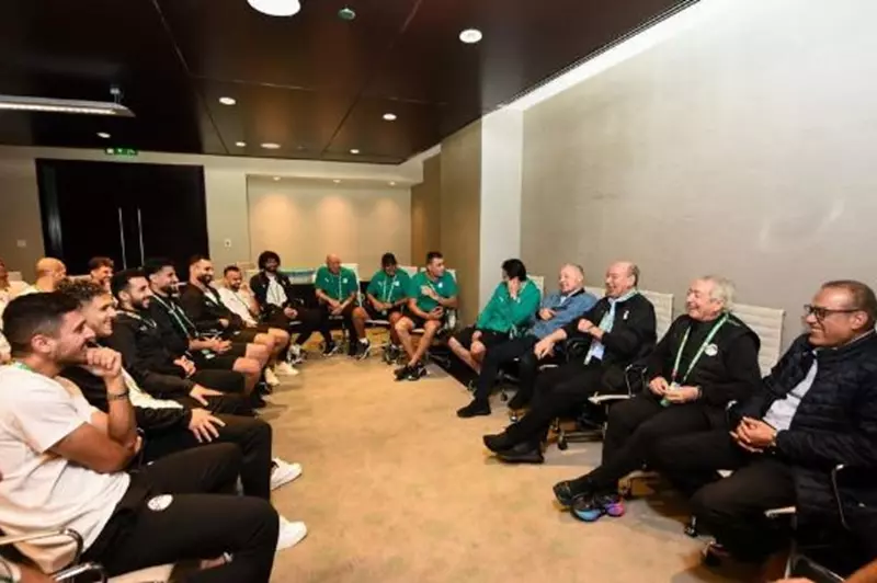 اجتماع هاني أبو ريدة مع لاعبي منتخب مصر الثاني في قطر: تحضيرات للمنافسات القادمة