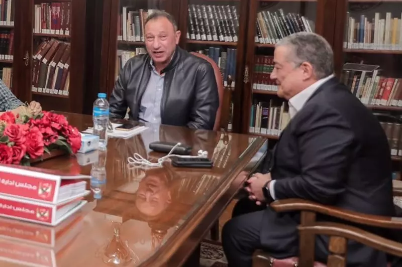 اجتماعات استراتيجية بين الخطيب وياسين منصور لتعزيز شراكات الأهلي