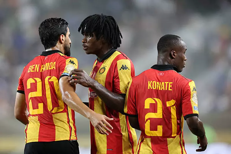 احتجاجات الترجي التونسي على قرارات الحكم في مواجهة بترو أتلتيكو