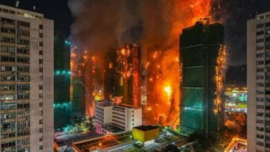 ارتفاع عدد ضحايا حريق هونغ كونغ إلى 55 شخصًا وتأثيراته الاجتماعية والاقتصادية