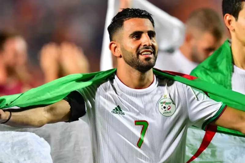 استراتيجية المدرب الجزائرية: الحفاظ على عواد ومحرز في بطولة أمم أفريقيا