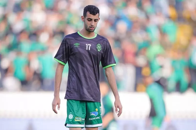 الأهلي وبيلعمري: تجديد عقد مفاجئ مع الرجاء