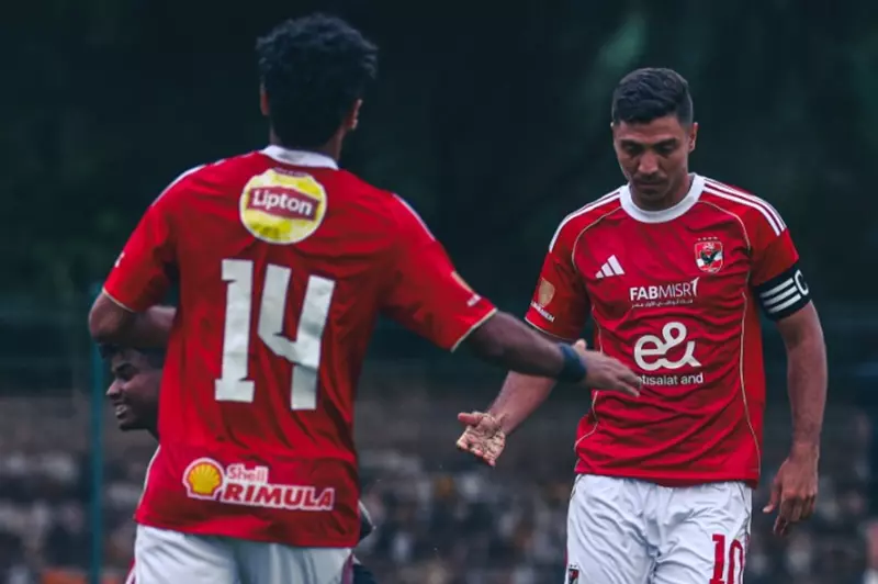 الأهلي يتجاوز شبيبة القبائل بهدفين في الشوط الأول