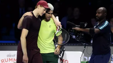 الإيطالي سنير يحقق فوزًا كبيرًا على ألكاراز ويتوج بلقب البطولة الختامية للتنس