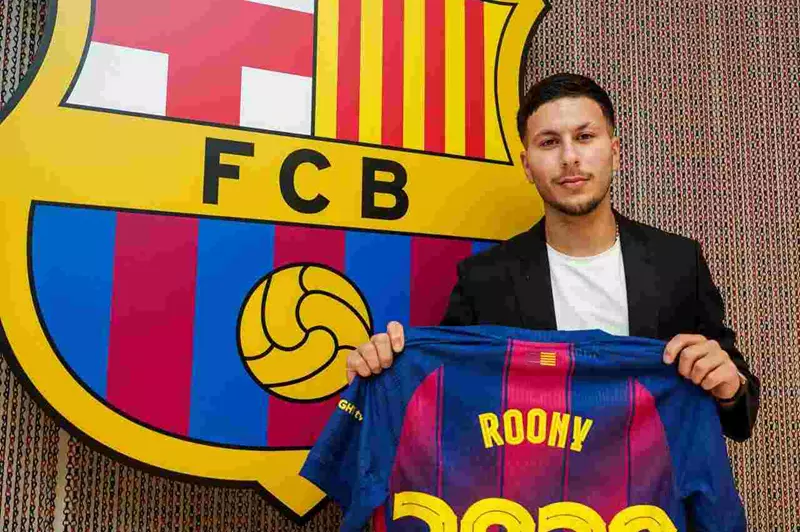 الاستمرارية في برشلونة: لاعب ينفي شائعات الرحيل في الشتاء