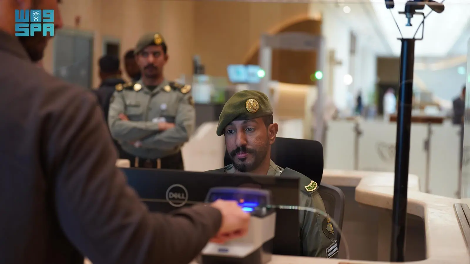 الجوازات تستقبل المسافرين القادمين عبر مطار البحر الأحمر الدولي في المملكة