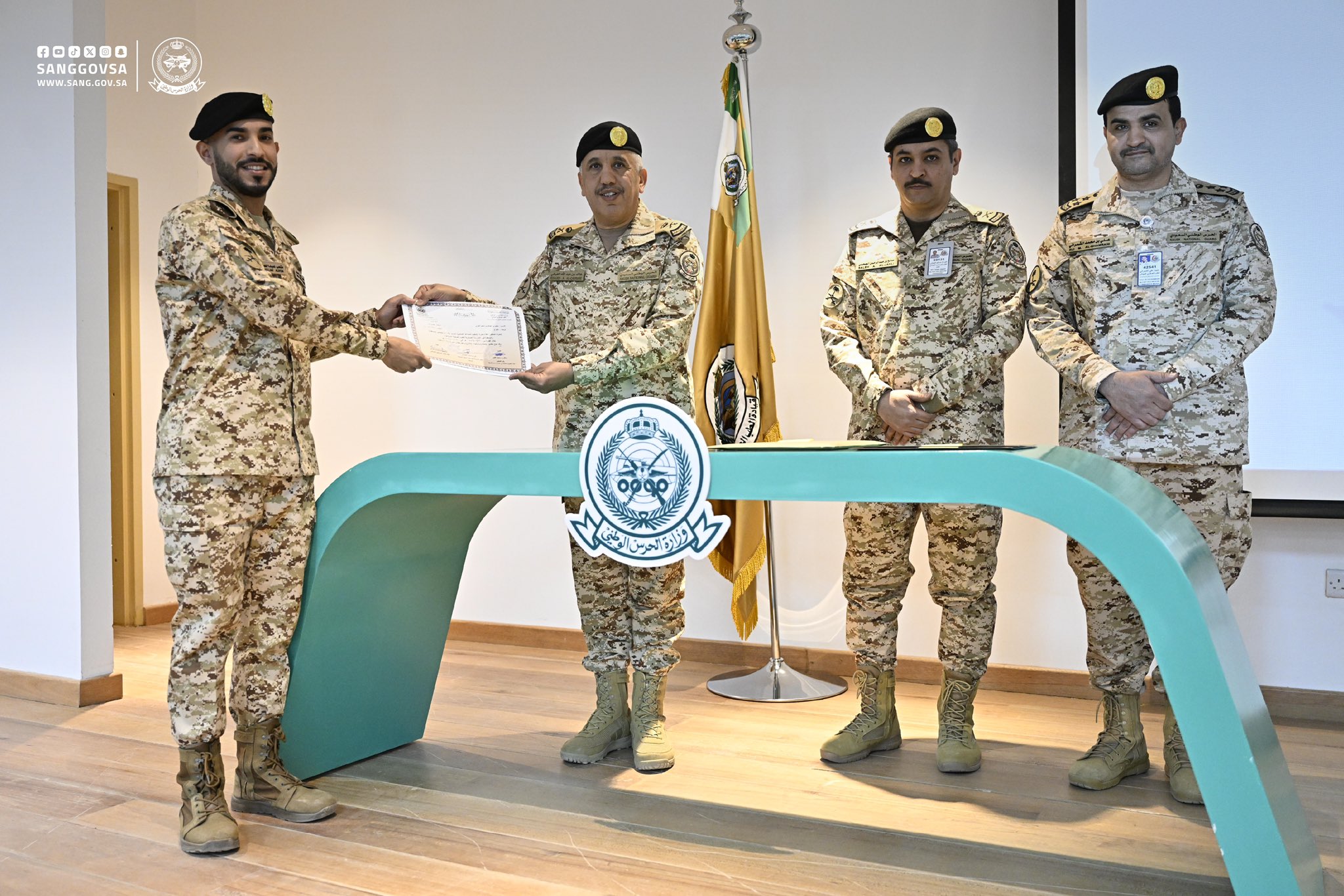 الحرس الوطني يكرم خريجي دورة دبلوم المساعد الصحي في احتفالية مميزة