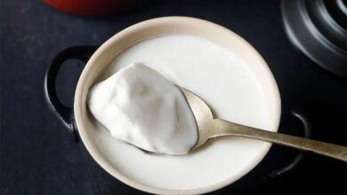 الزبادي اليوناني والعادي: تحليل علمي للمزايا والاختلافات الفعلية