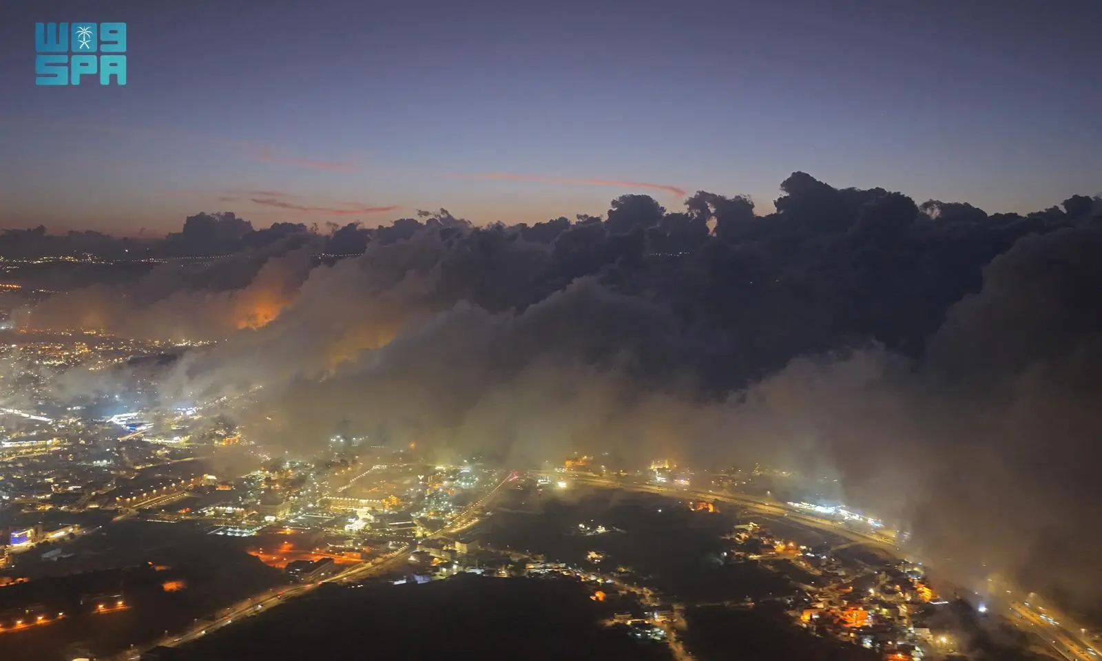 السحب والضباب: سحر أبها وجمال مرتفعات عسير