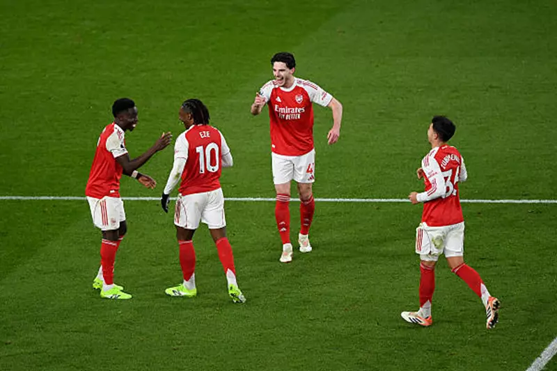 الصدارة المشتعلة: تحليل جدول ترتيب الدوري الإنجليزي بعد فوز أرسنال المستحق