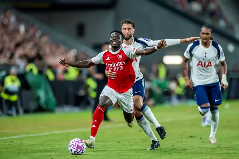 الصراع الكبير: ساكا وريتشارليسون في ديربي أرسنال وتوتنهام