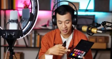 الصين تطلق رخصا رقمية للمؤثرين وتأثيرها على المحتوى الصحي والمالي