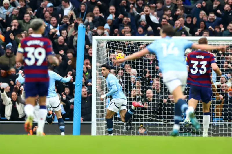 العودة إلى جذور النجاح: مسيرة مرموش بين التألق والتهميش في مانشستر سيتي