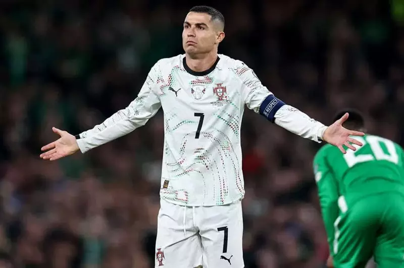 الفيفا تحت المجهر: أزمة قانونية محتملة بسبب قرار رونالدو