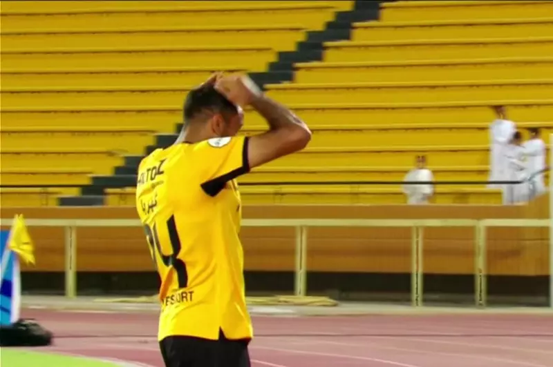 القادسية الكويتية يتخذ قرارًا حاسمًا بشأن مستقبل كهربا في يناير